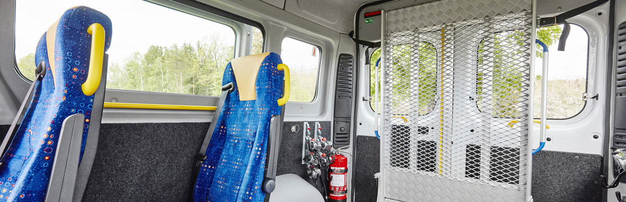 Bild på insidan av en serviceresebuss.